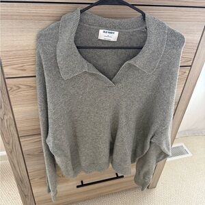 Old Navy Women's V-Neck Sweater in Heather Gray